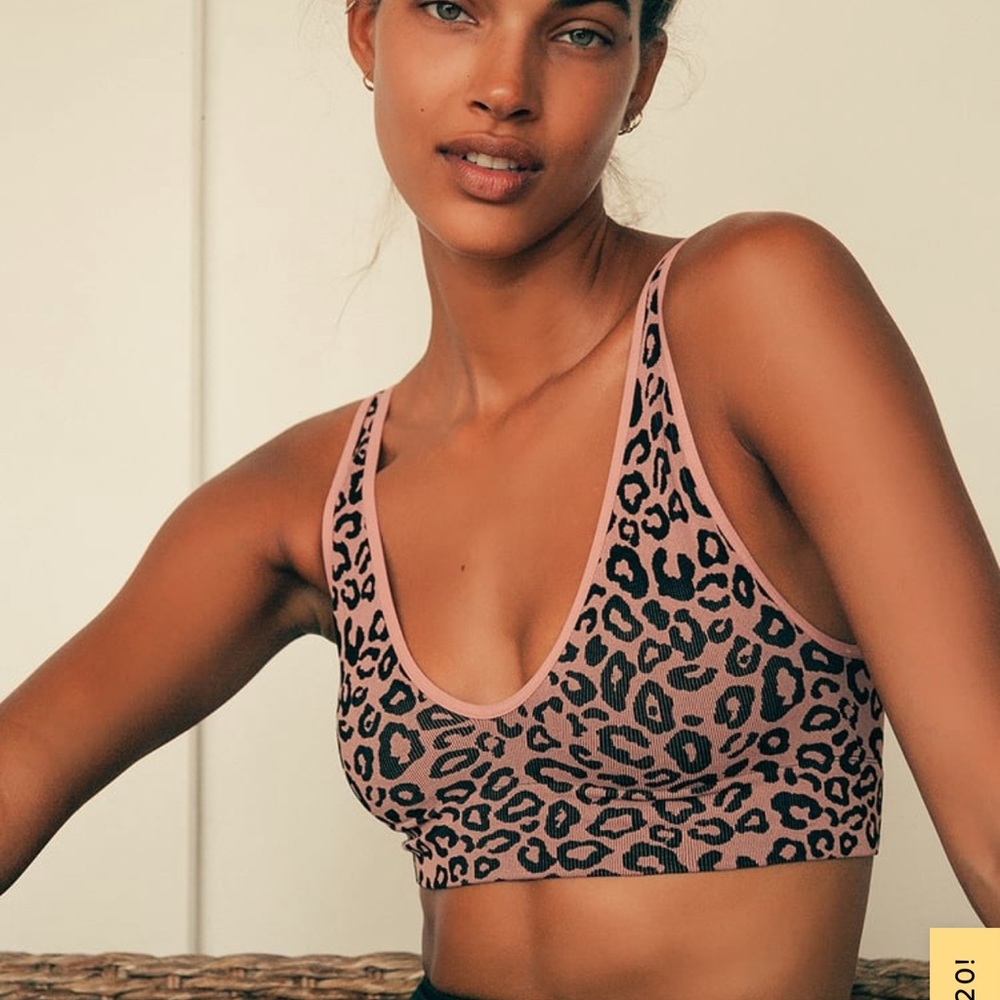 Lulu’s ✨ Pink Leopard sports bra